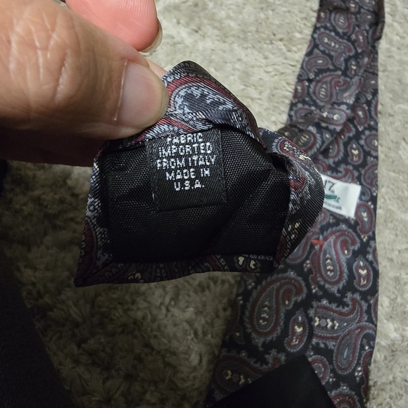 Van Heusen Paisley Tie - Green, Blue, Gray and Burgundy. Imported From Italy. - Picture 4 of 4